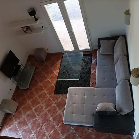 Les Glycines -ac-piscine-terrasse-bbq-parking. Вилла