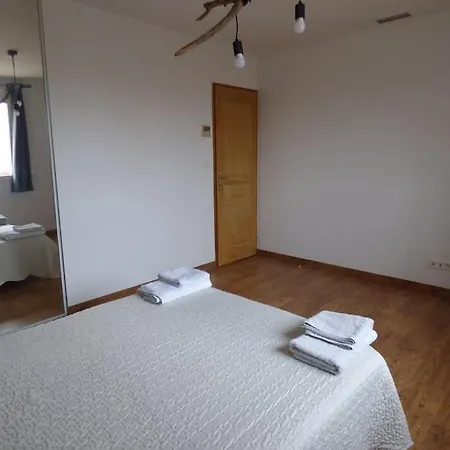 Les Glycines-villa Climatisee-piscine-bbq-parking Villa *
