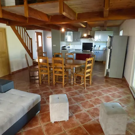 Les Glycines -ac-piscine-terrasse-bbq-parking. Вилла *