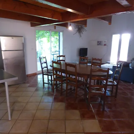 Les Glycines -ac-piscine-terrasse-bbq-parking. Clermont-lʼHérault
