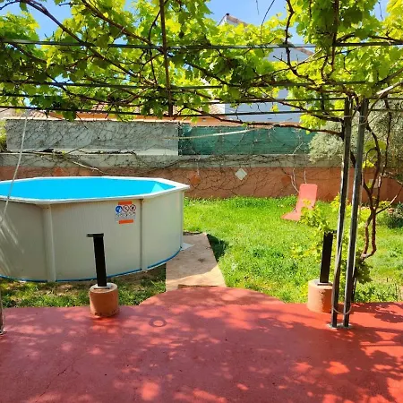 Les Glycines -ac-piscine-terrasse-bbq-parking.