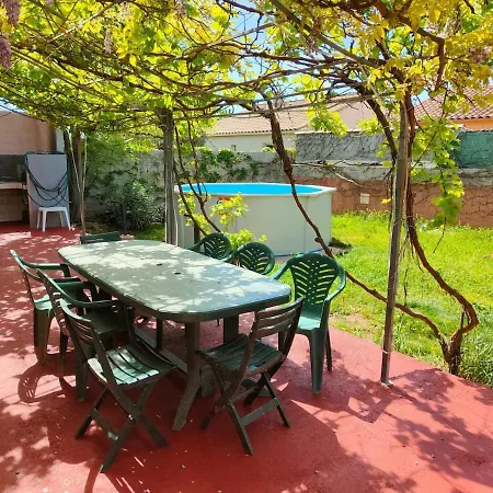 Les Glycines -ac-piscine-terrasse-bbq-parking. Вилла