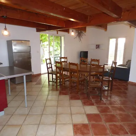 Villa Les Glycines -ac-piscine-terrasse-bbq-parking.